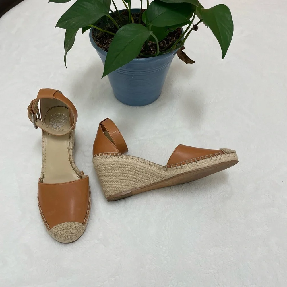Vince Camuto Tan Espadrille‎ Sandals. Size 9 1/2 W/41